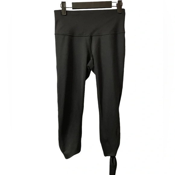 ZELLA TIE BACK CROPPED LEGGINGS - Picture 2 of 5